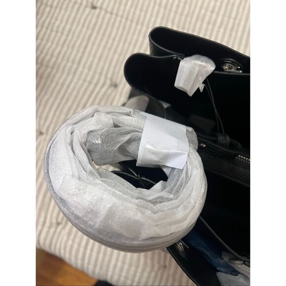 Emporio Armani Palmellato Leather-Effect Shopper Bag with Eagle Charm - Picture 15 of 16